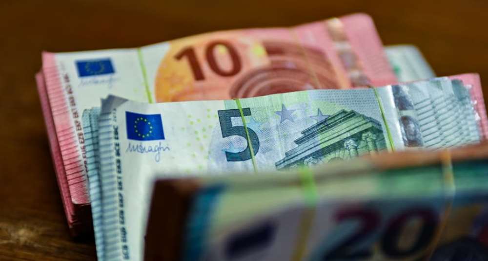 Pavaresisht krizes, depozitat ne Euro shenojne rekordin e ri historik